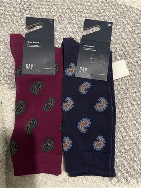 NIP- GAP. 2 Crew Socks S/M